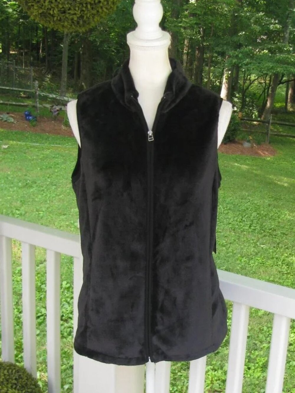 NWT Kim Rogers Faux Fur Black Zip Front Vest Small has pockets luxury style warm